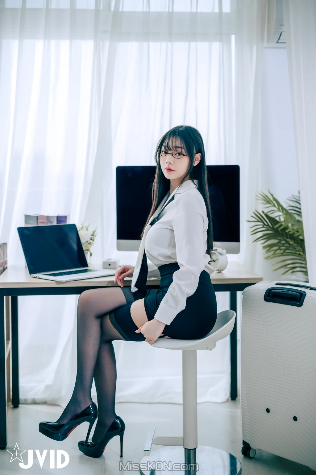 [JVID] 苡昕Slivia: 超巨乳女秘書 (159 photos)